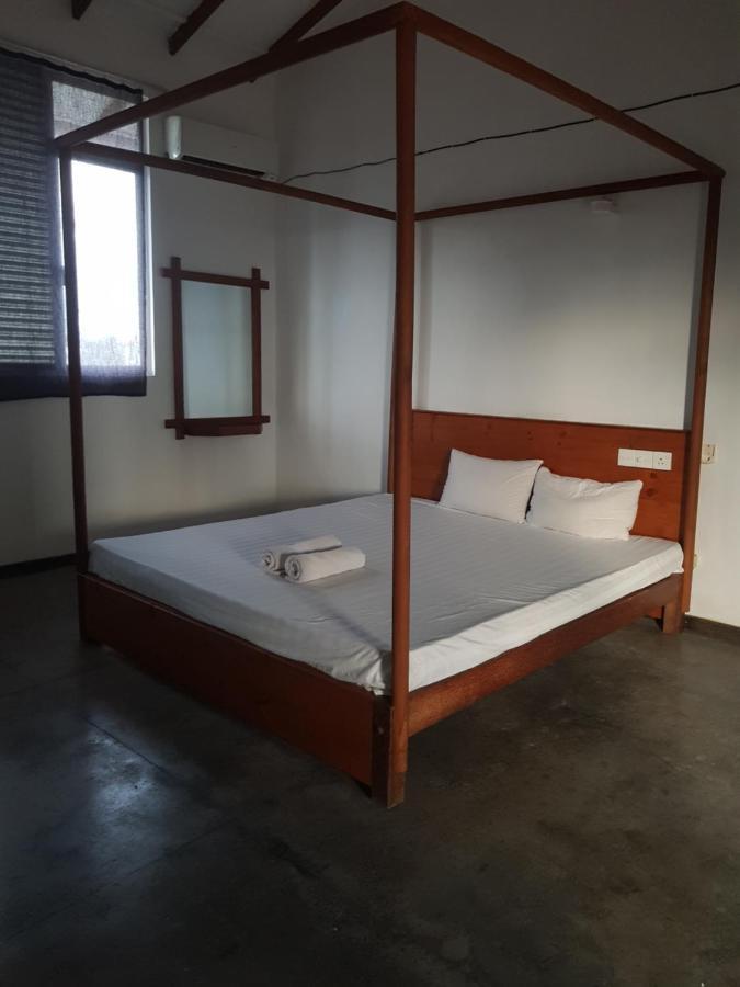 Budget House Уелигама Екстериор снимка