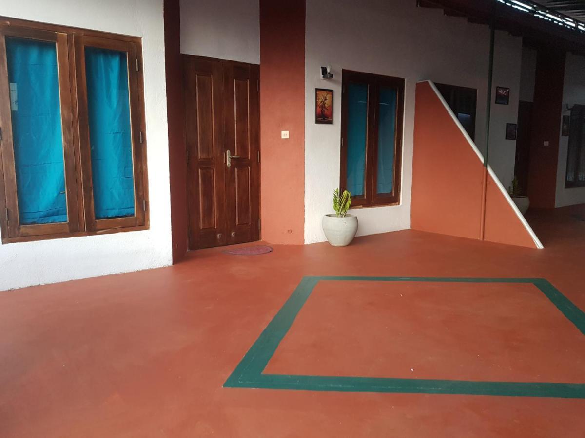 Budget House Уелигама Екстериор снимка